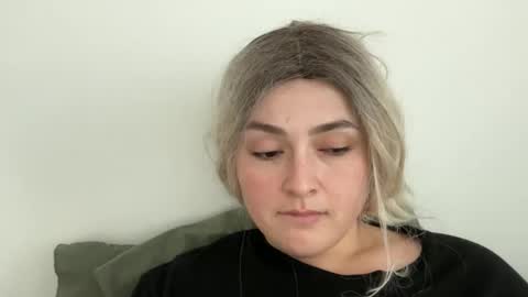 emily_morning_dew online show from October 2025 01:45:02 PM