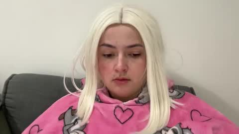 emily_morning_dew online show from November 2025 06:46:02 AM