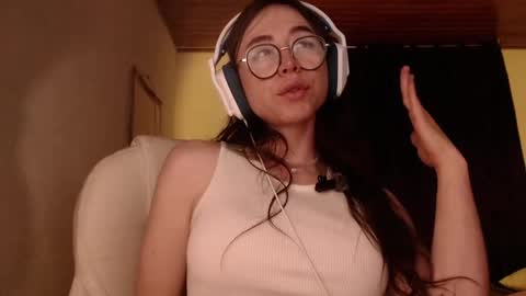 Snapshot of emily_pearl_ chatting on December 2024 11:58:01 PM emily_pearl_ online show from December 2024 11:58:01 PM