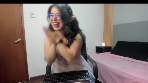 Snapshot of emily_tulip chatting on April 2026 11:26:02 AM Vanesa online show from April 2026 11:26:02 AM