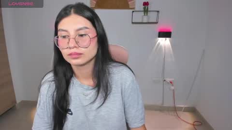 Snapshot of emily_villamil_ chatting on May 2026 09:23:01 PM Emi online show from May 2026 09:23:01 PM