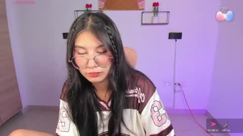 Snapshot of emily_villamil_ chatting on June 2026 04:21:02 PM Emi online show from June 2026 04:21:02 PM