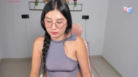 Snapshot of emily_villamil_ chatting on June 2026 10:44:01 PM Emi online show from June 2026 10:44:01 PM