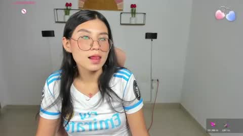 Snapshot of emily_villamil_ chatting on July 2026 09:42:02 PM Emi online show from July 2026 09:42:02 PM