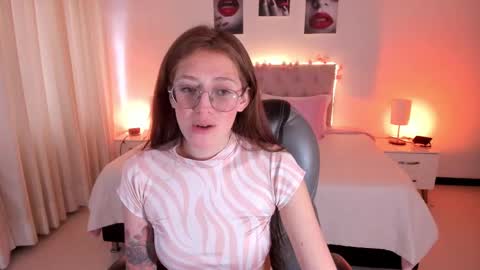 emily_warren__ online show from October 2025 07:22:01 PM