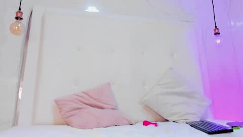 emilyadams0 online show from September 2025 09:59:02 PM