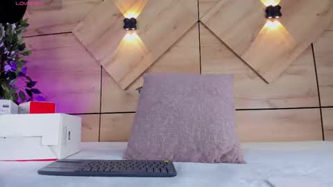 emilyallen_1 online show from February 2026 11:59:01 AM