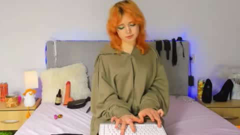 Baby Emelli online show from November 2025 11:32:02 AM