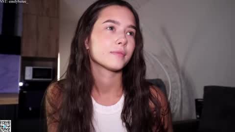 Snapshot of emilybatee chatting on May 2026 05:53:02 PM emilybatee online show from May 2026 05:53:02 PM