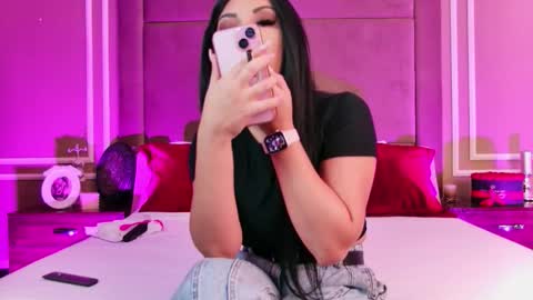 Emily online show from September 2025 04:11:02 AM