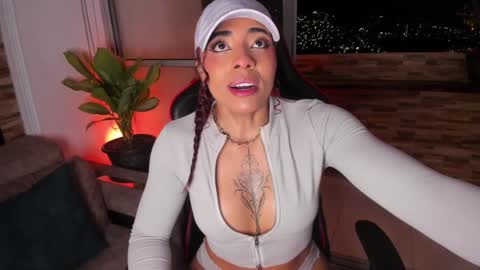 Snapshot of emilyfitness8 chatting on December 2024 06:22:01 AM emily online show from December 2024 06:22:01 AM