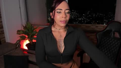 Snapshot of emilyfitness8 chatting on February 2025 03:39:02 AM emily online show from February 2025 03:39:02 AM