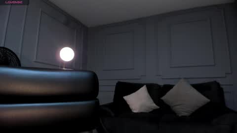 Emily online show from November 2025 03:05:01 AM