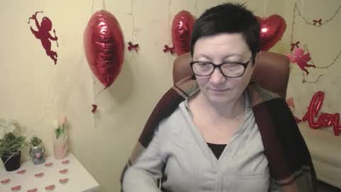 Snapshot of emilyl0vee chatting on February 2026 06:39:01 PM Emily online show from February 2026 06:39:01 PM