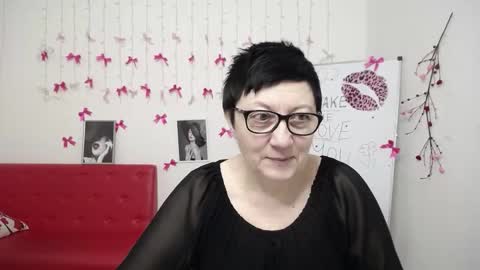 Snapshot of emilyl0vee chatting on February 2026 06:13:01 AM Emily online show from February 2026 06:13:01 AM