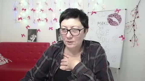 Snapshot of emilyl0vee chatting on February 2026 07:11:01 PM Emily online show from February 2026 07:11:01 PM