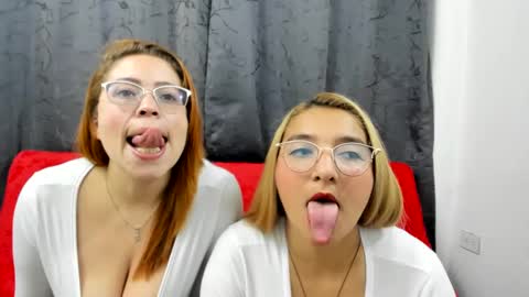 Snapshot of emilyriskhot chatting on January 2025 04:27:01 PM emily friends online show from January 2025 04:27:01 PM
