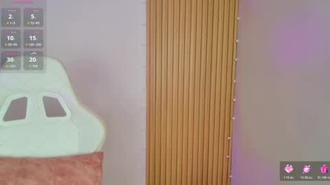 Emily  online show from November 2025 09:31:01 AM