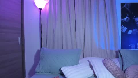 Snapshot of emilyrosss_ chatting on June 2026 02:24:02 AM EMILY online show from June 2026 02:24:02 AM