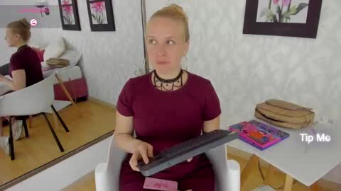 Snapshot of emilysumer chatting on January 2025 01:32:02 AM Summer 3 online show from January 2025 01:32:02 AM