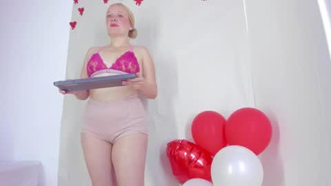 Snapshot of emilysumer chatting on February 2025 02:37:01 AM Summer 3 online show from February 2025 02:37:01 AM