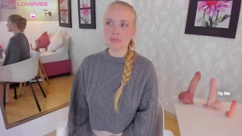 Snapshot of emilysumer chatting on February 2025 10:17:02 AM Summer 3 online show from February 2025 10:17:02 AM