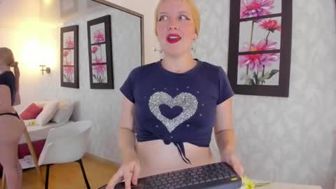 Snapshot of emilysumer chatting on March 2025 05:49:02 AM Summer 3 online show from March 2025 05:49:02 AM