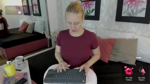 Snapshot of emilysumer chatting on October 2025 11:12:02 PM Summer 3 online show from October 2025 11:12:02 PM