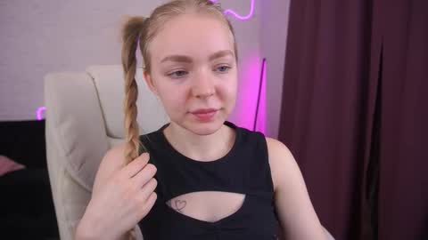 Snapshot of emilysunshines chatting on November 2025 02:20:01 PM MY NAME IS Emily WELCOME EVERYONE I WILL BE HAPPY TO GIVE YOU WHAT YOU HAVE DREAMED OF FOR SO LONG online show from November 2025 02:20:01 PM