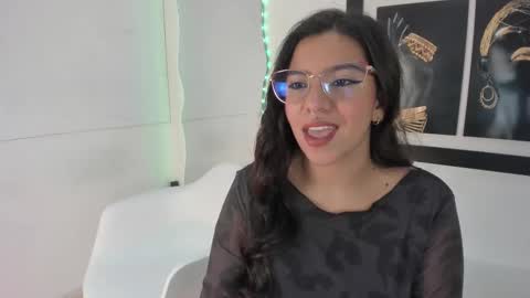 emilyy_cooperr online show from September 2025 12:10:01 PM