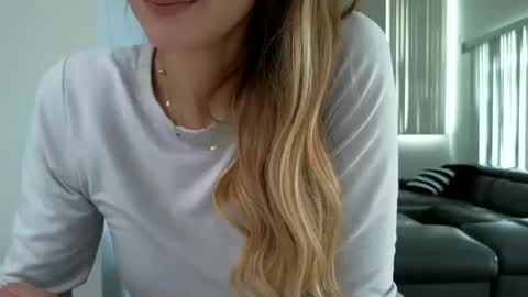 emilly online show from October 2025 07:47:01 PM