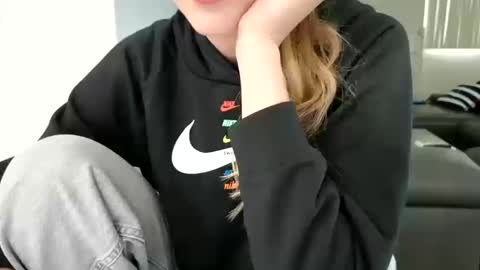 emilly online show from October 2025 03:45:01 PM