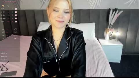 Snapshot of emilyyy_vibe chatting on June 2026 09:22:02 AM emilyyy_vibe online show from June 2026 09:22:02 AM