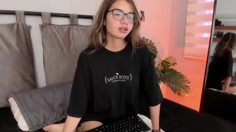 Snapshot of emma_bloom__ chatting on February 2025 08:13:02 PM Emma Bloom online show from February 2025 08:13:02 PM