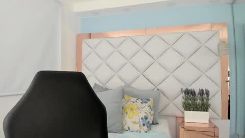 Emma Castillo online show from October 2025 06:30:01 AM