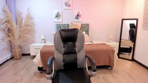 Emma online show from November 2025 12:28:02 PM