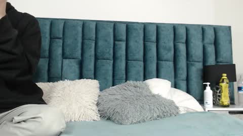 Emma online show from November 2025 08:10:01 PM