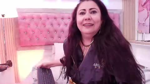 Emma 3 online show from July 2026 03:21:02 PM