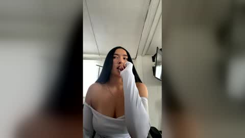 Snapshot of emma_johnson_ chatting on June 2026 04:24:02 PM emma_johnson_ online show from June 2026 04:24:02 PM