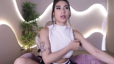 Emma online show from November 2025 05:04:01 PM