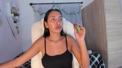 Emma online show from November 2025 07:10:01 PM