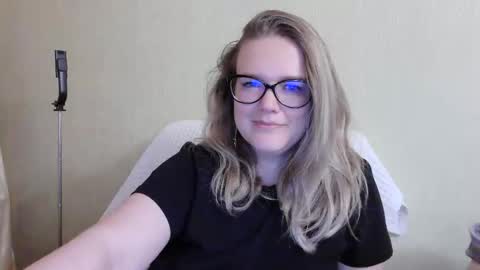 emma_misty_ online show from September 2025 04:56:01 PM