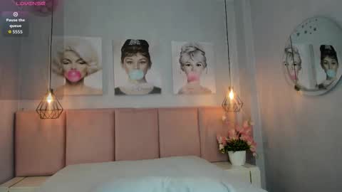 Snapshot of emma_petite4u chatting on September 2025 02:45:01 AM Emma online show from September 2025 02:45:01 AM