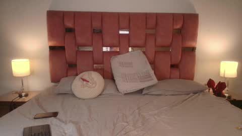 emma_saenz01 online show from January 2025 11:28:01 PM