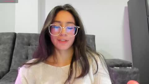 Snapshot of emma_sandovaal chatting on May 2026 04:07:02 AM Emma online show from May 2026 04:07:02 AM