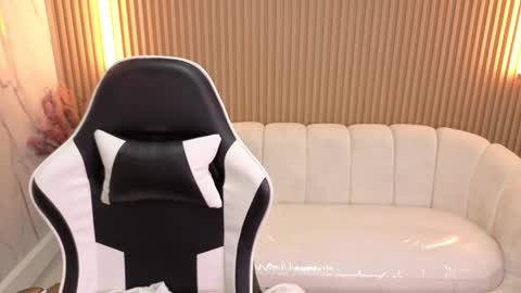 Emma online show from September 2025 03:24:01 PM