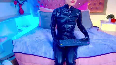 neko  online show from November 2025 08:30:01 PM