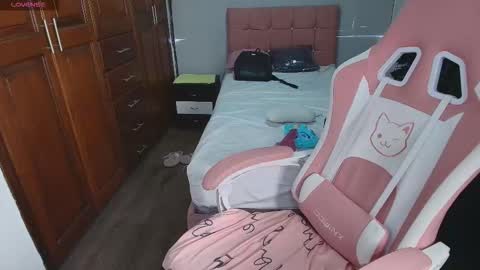 emma online show from October 2025 07:14:02 PM