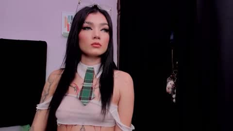 Emma  online show from November 2025 02:32:02 AM