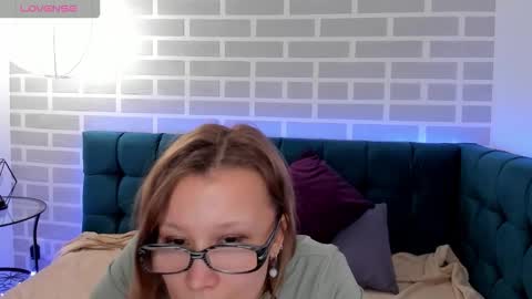 Emma 3 online show from February 2026 06:22:01 AM